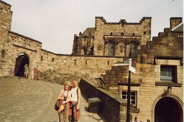 https://www.comeandplay.cz/images/comeandplay-webdesign-louny-cz/cms/19/m8uujqlo0agl-edinburghcastle1.380x253.exact.q85.jpg